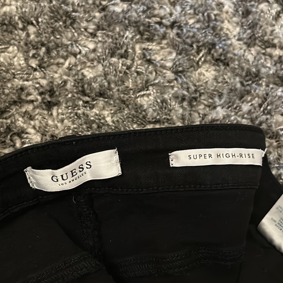 GUESS BLACK SKINNY JEANS- HIGH RISE- SIZE 30- STRETCHY - Picture 2 of 4